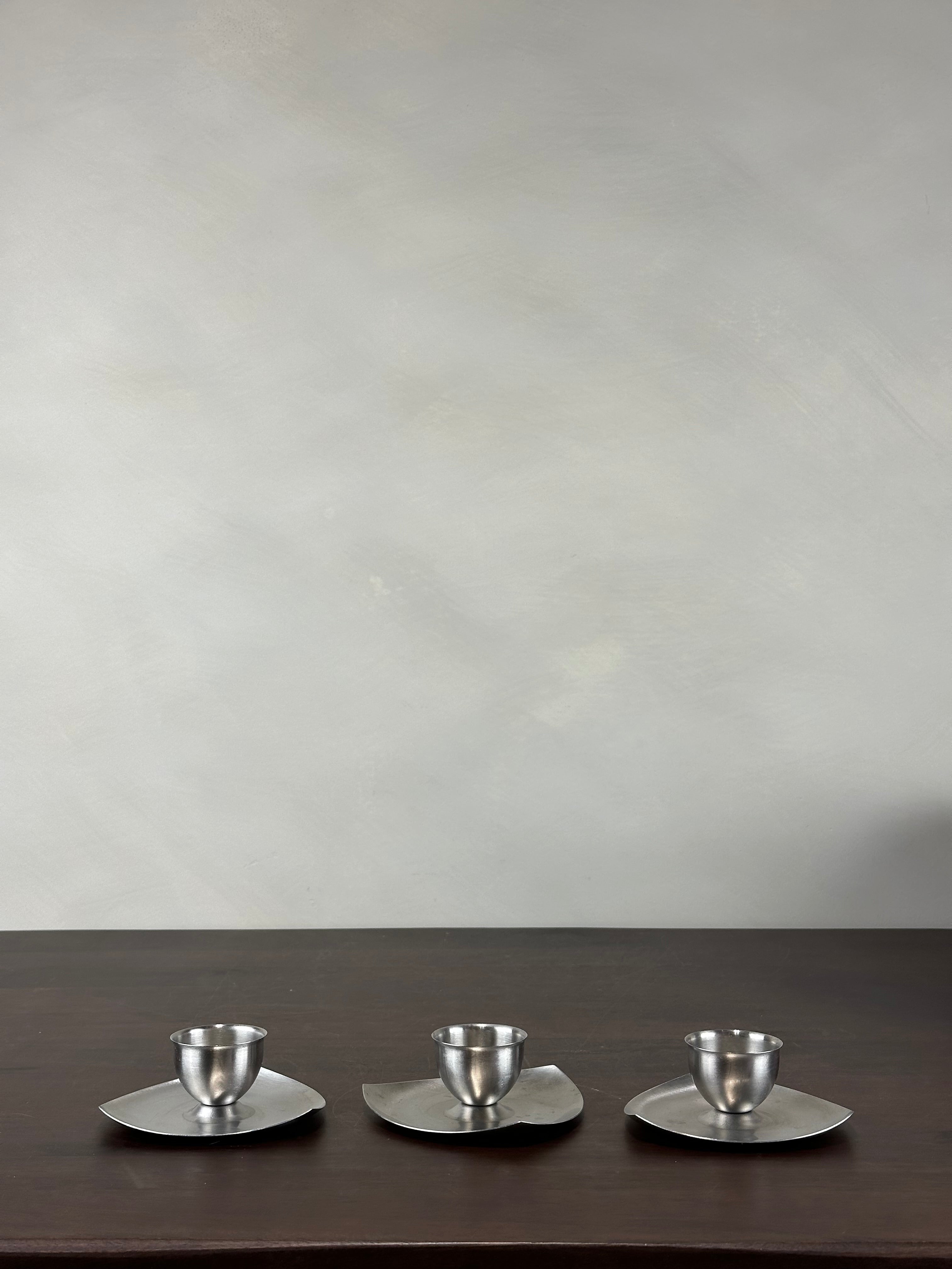 CHROME EGG HOLDER