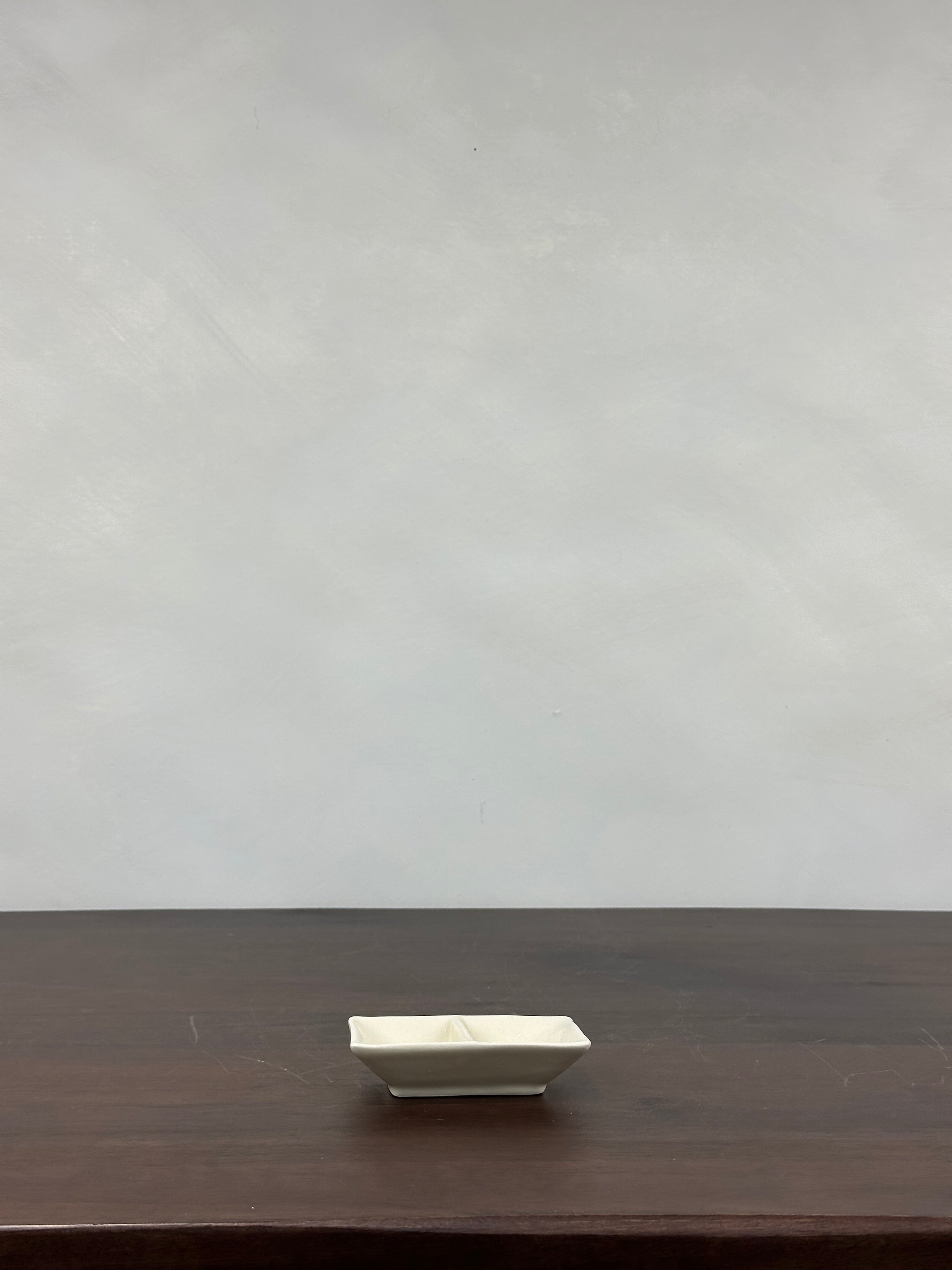 TWO-CHAMBER SERVING DISH