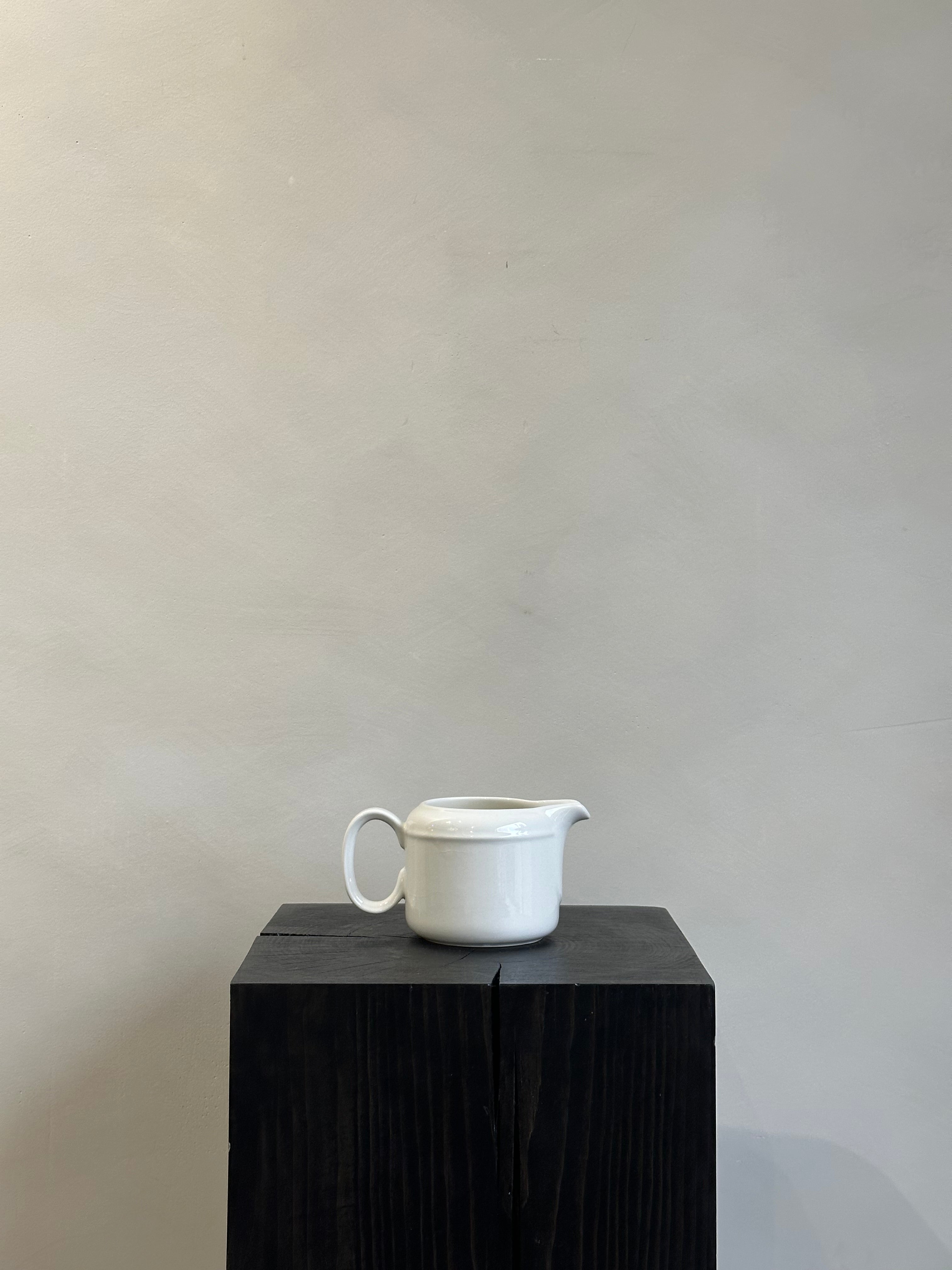 SIMPLE IVORY PITCHER