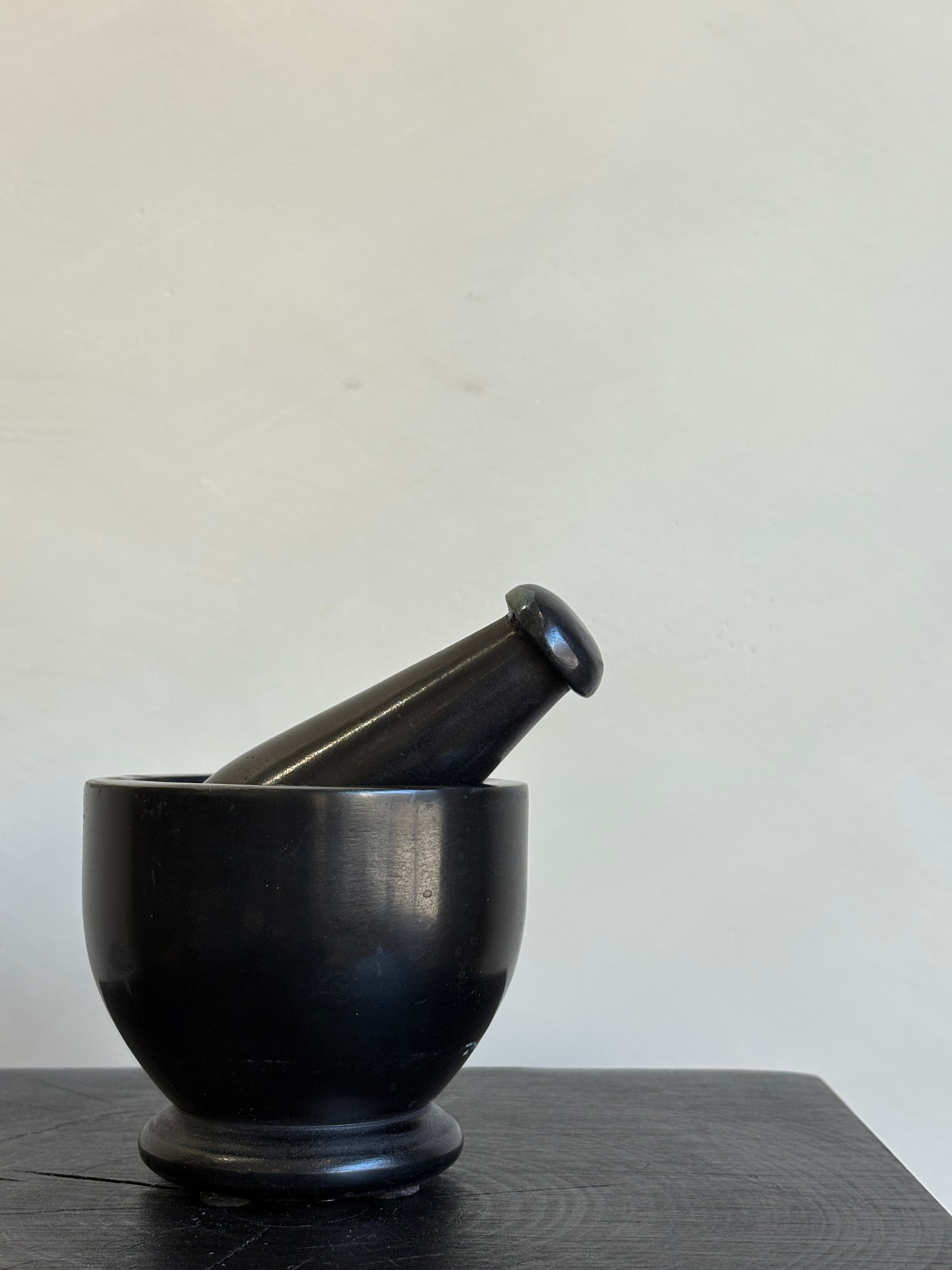 PESTLE + MORTAR STEATITE BLACK