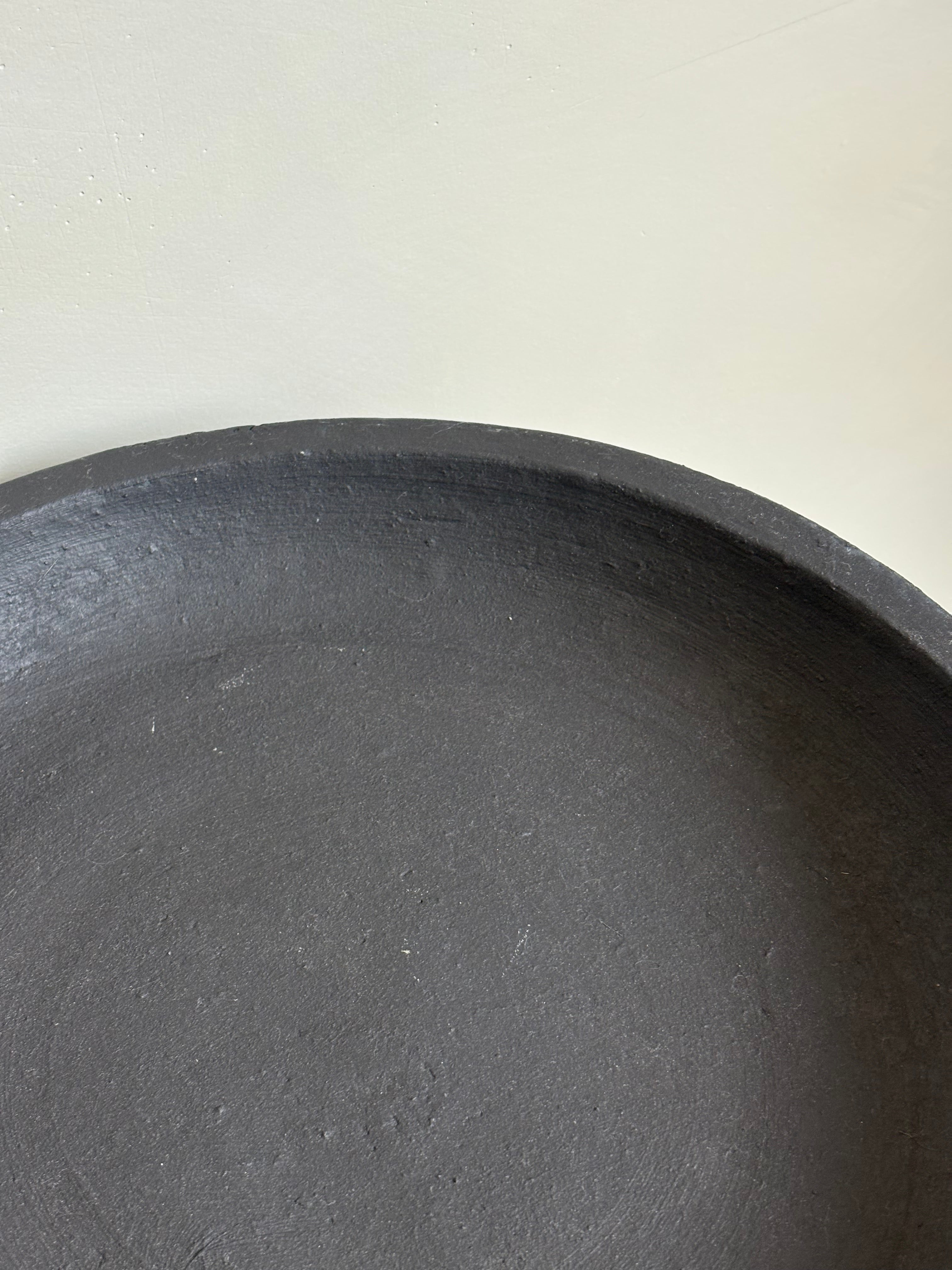 LARGE BLACK SHALLOW BOWL