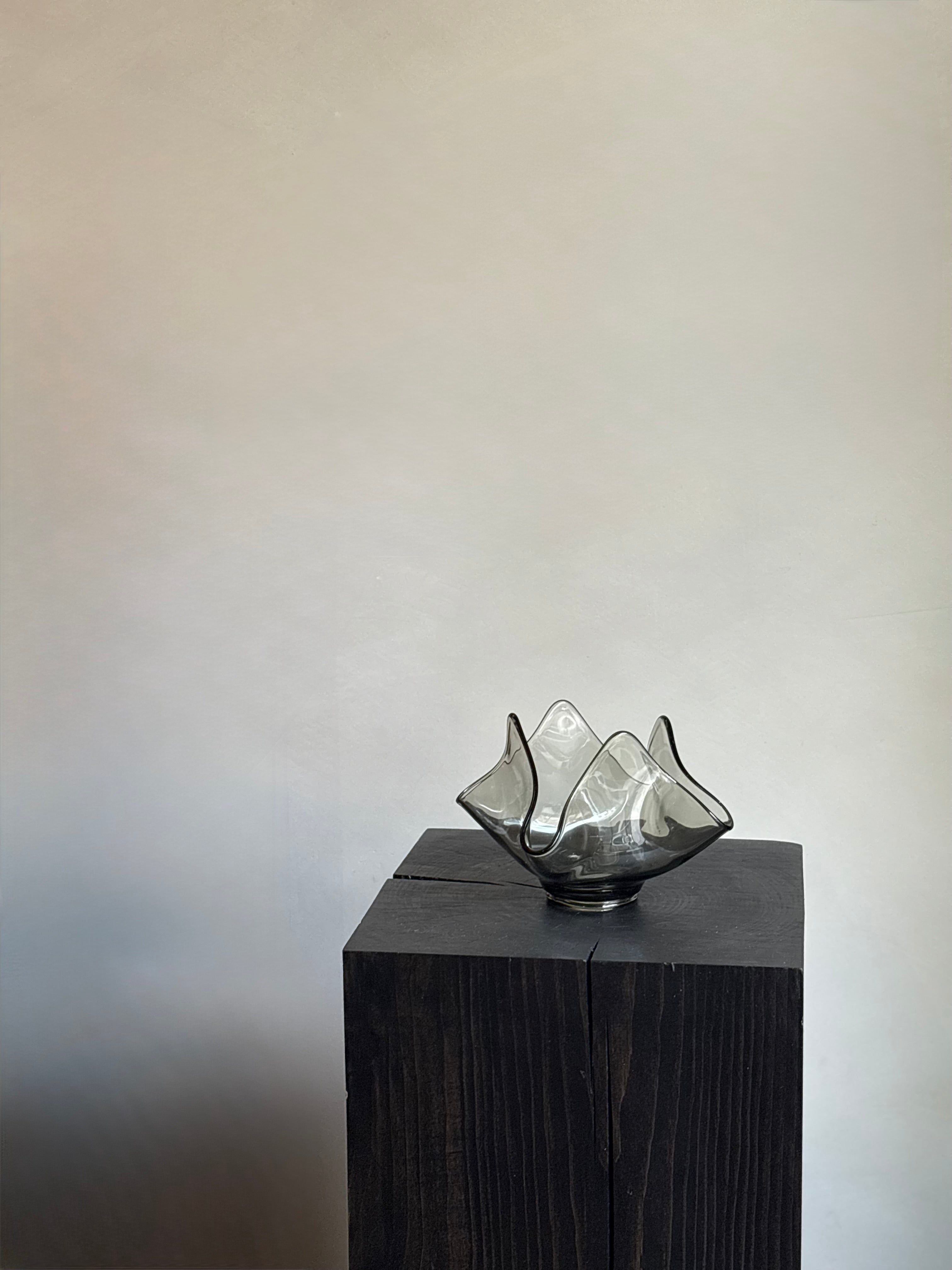 CHARCOAL GRAY BONBON DISH