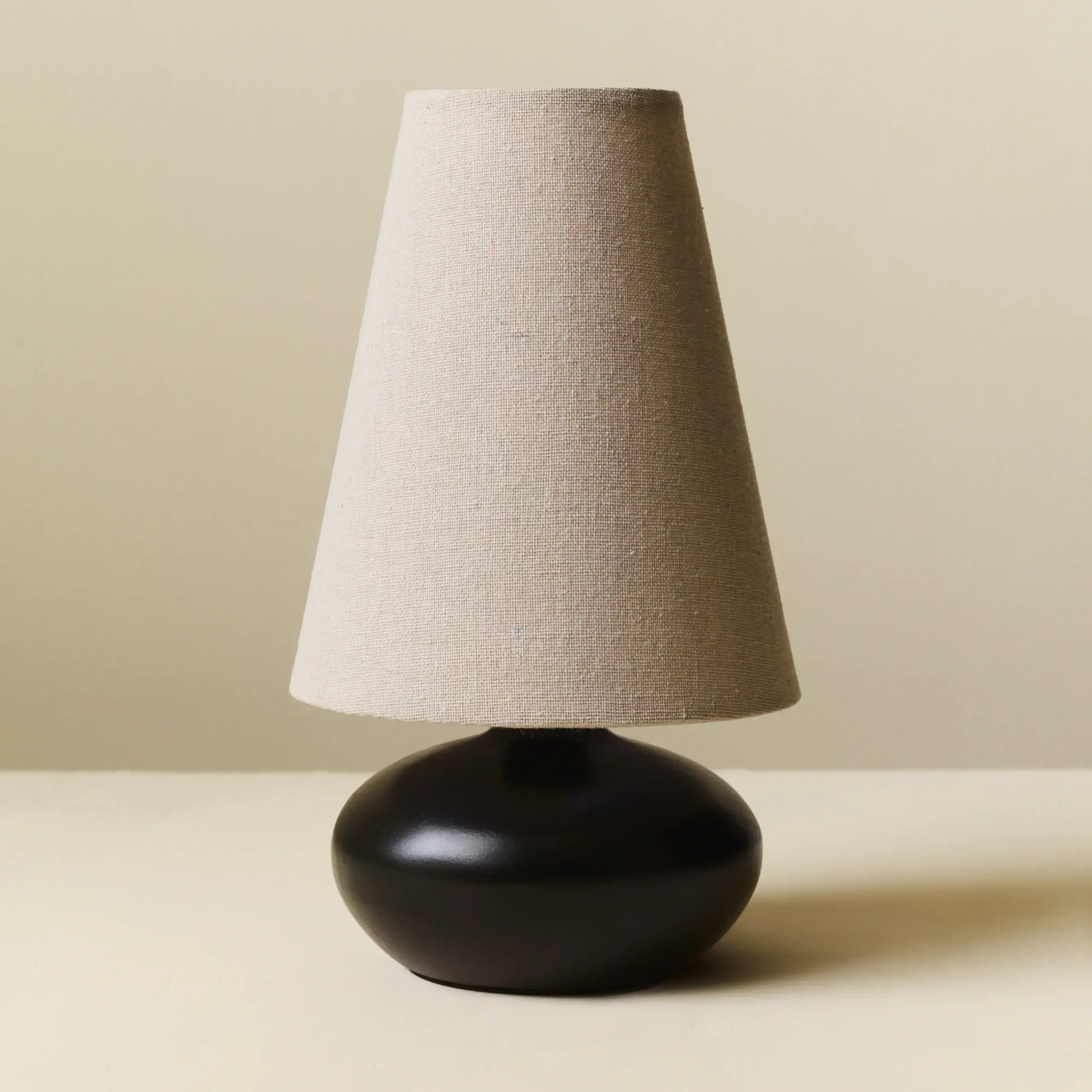 LINEN SMALL TABLE LAMP | NATURAL + LACQUERED BLACK