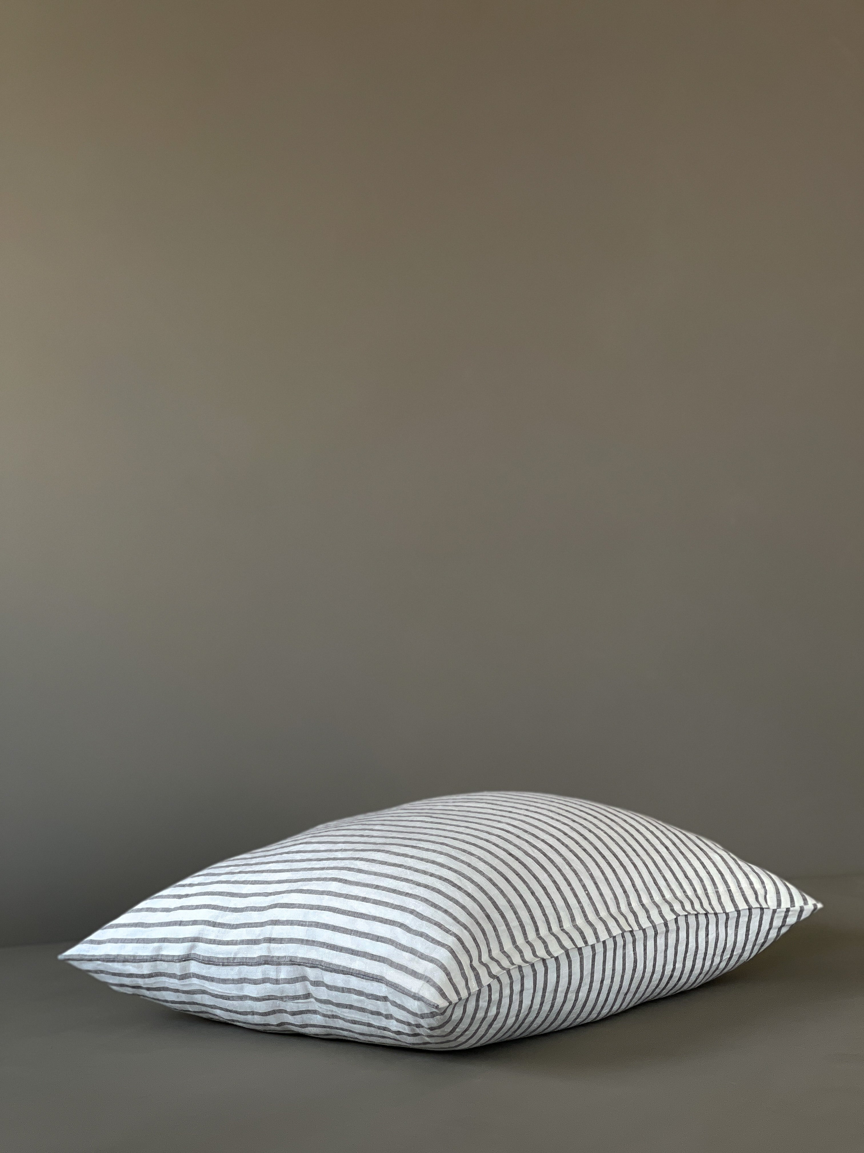 STRIPED LINEN PILLOW COVER | BLVG COLLECTION